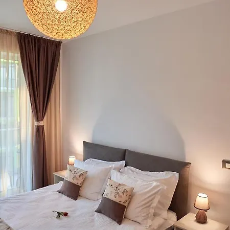 Ramina N Pool Apartment